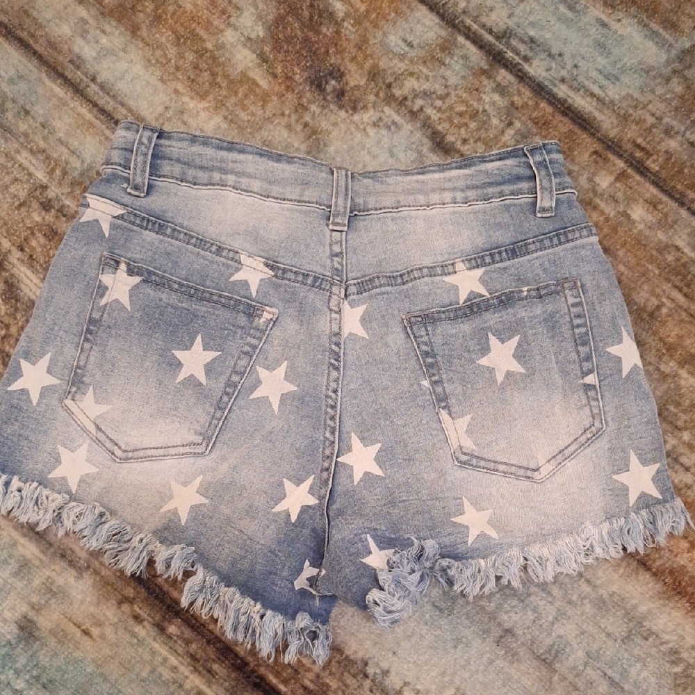 ๐ฅ๐ฅ$8.00 Starry Light Blue Frayed Denim Shorts. Excellent Condition Size Small - Picture 6 of 6